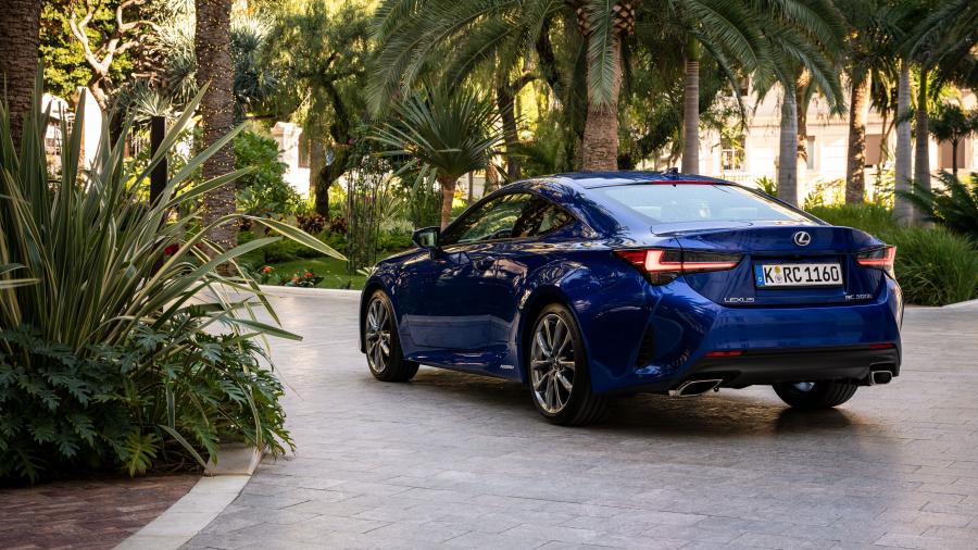  Lexus RC300h F-Sport 2018 года  (WW) (фото 10 из 12)